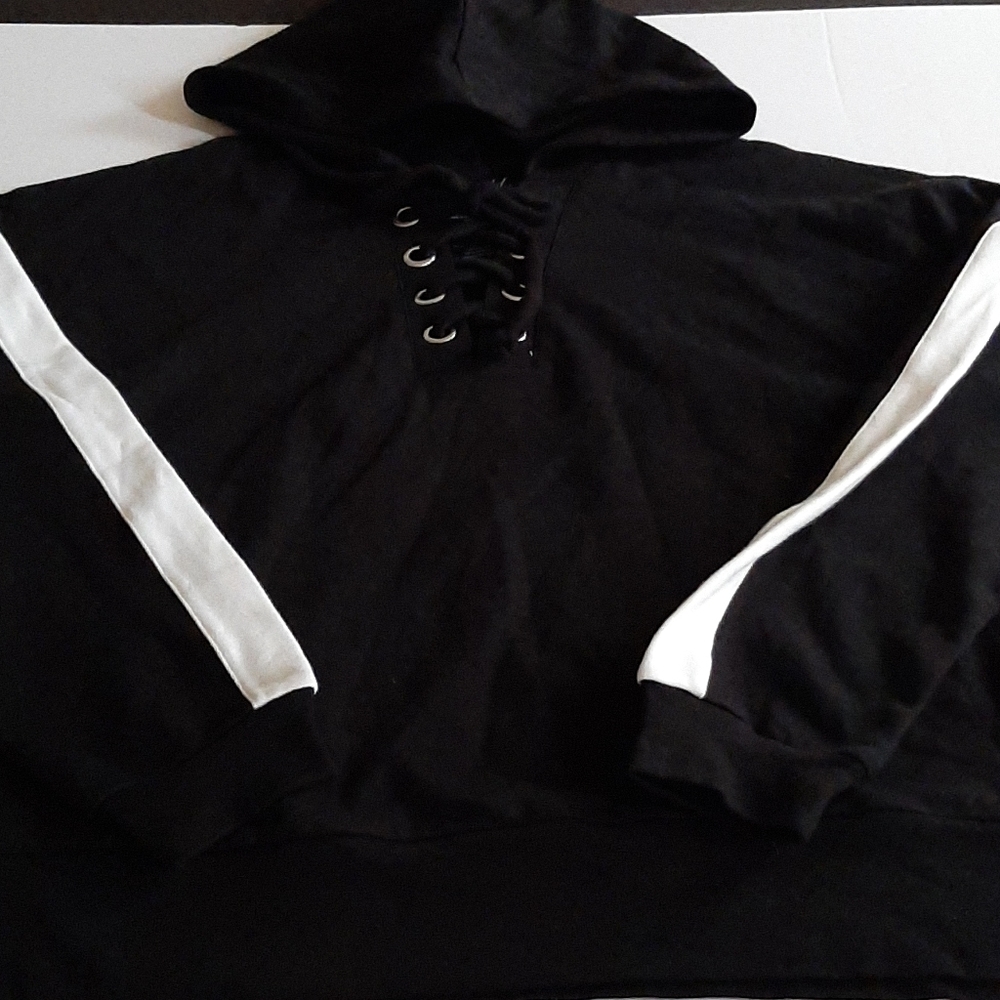 Blk wht sweater